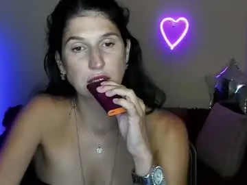 alianna_solo_kiss Image 4