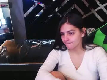 emily_cooper_t Image 11