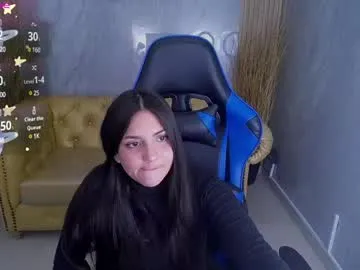 emily_cooper_t Image 3