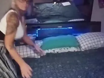 kikilovespartylights cam profile