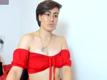 yasmin_goldenst Image 17