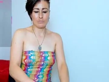 yasmin_goldenst Image 18