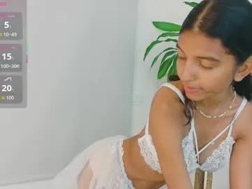 yuliethpetite Image 16