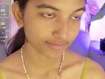 yuliethpetite Image 3